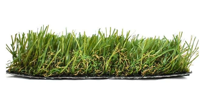 Muestra de césped artificial verde sobre fondo blanco